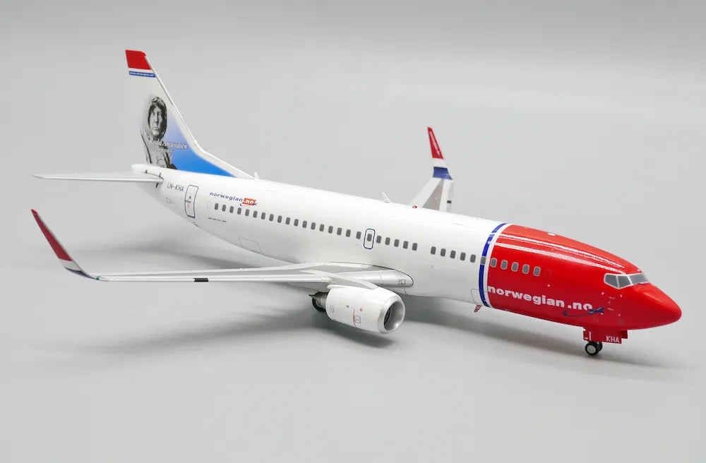 1/200 Norwegian Air Shuttle Boeing 737-300 "Roald Amundsen" Reg: LN-KHA with Stand