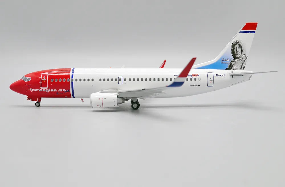 1/200 Norwegian Air Shuttle Boeing 737-300 "Roald Amundsen" Reg: LN-KHA with Stand