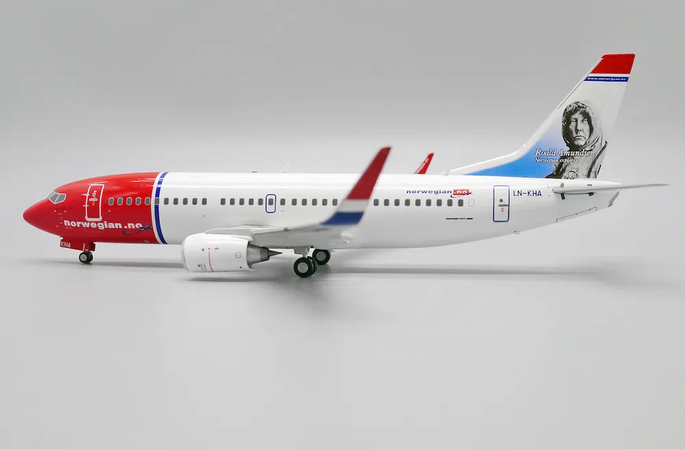 1/200 Norwegian Air Shuttle Boeing 737-300 "Roald Amundsen" Reg: LN-KHA with Stand