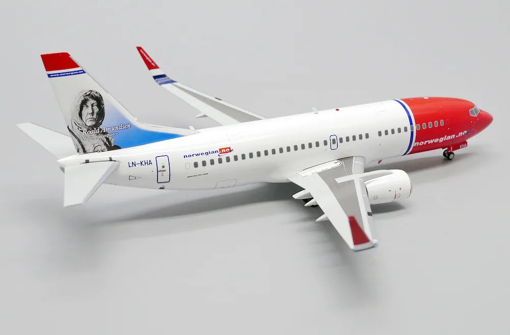 1/200 Norwegian Air Shuttle Boeing 737-300 "Roald Amundsen" Reg: LN-KHA with Stand