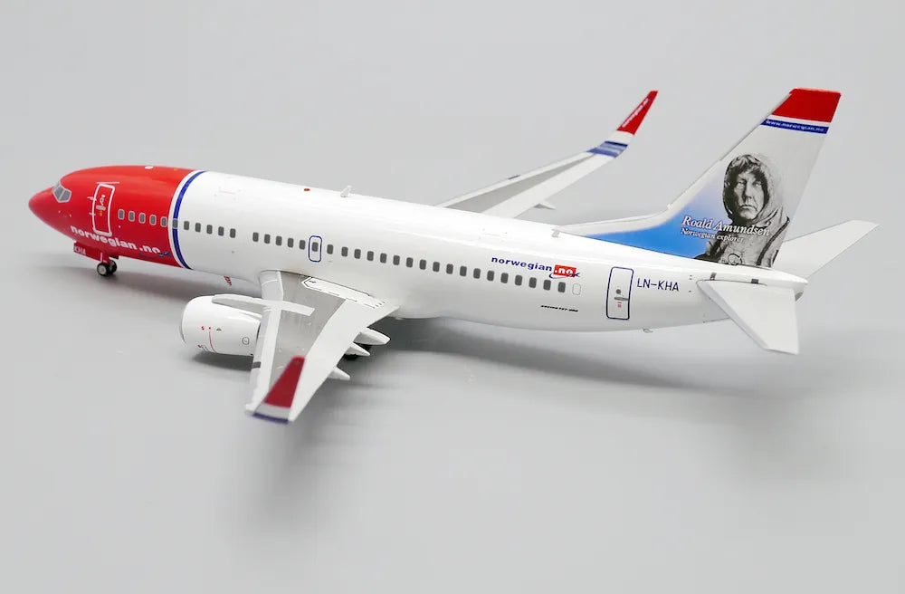 1/200 Norwegian Air Shuttle Boeing 737-300 "Roald Amundsen" Reg: LN-KHA with Stand