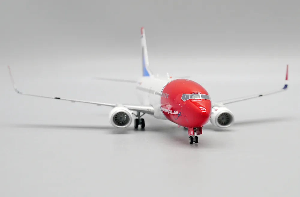 1/200 Norwegian Air Shuttle Boeing 737-300 "Roald Amundsen" Reg: LN-KHA with Stand