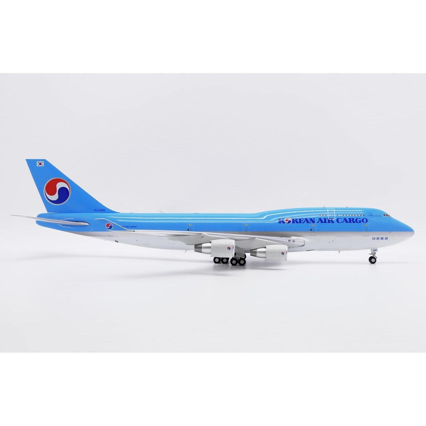 1/200 Korean Air Cargo Boeing 747-400BCF Reg: HL7486 with Stand