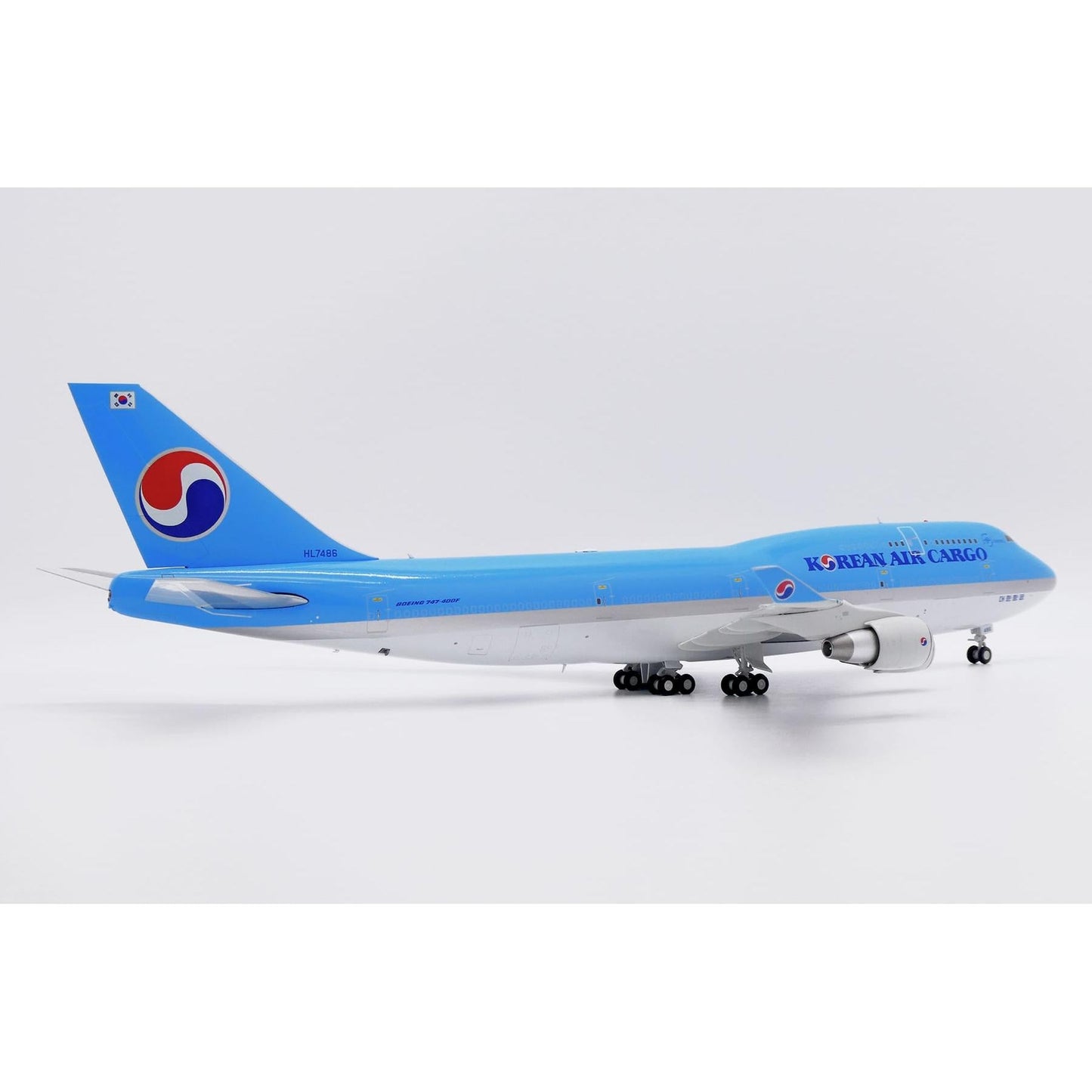 1/200 Korean Air Cargo Boeing 747-400BCF Reg: HL7486 with Stand