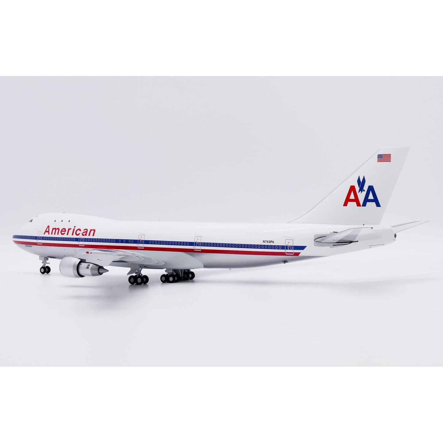 1/200 American Airlines Boeing 747-100 "White+Polished" Reg: N743PA with Stand