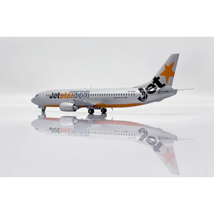 1/200 Jetstar Pacific Boeing 737-400 Reg: VN-A194 with Stand