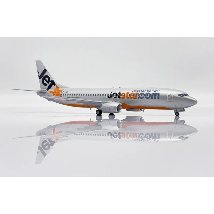 1/200 Jetstar Pacific Boeing 737-400 Reg: VN-A194 with Stand