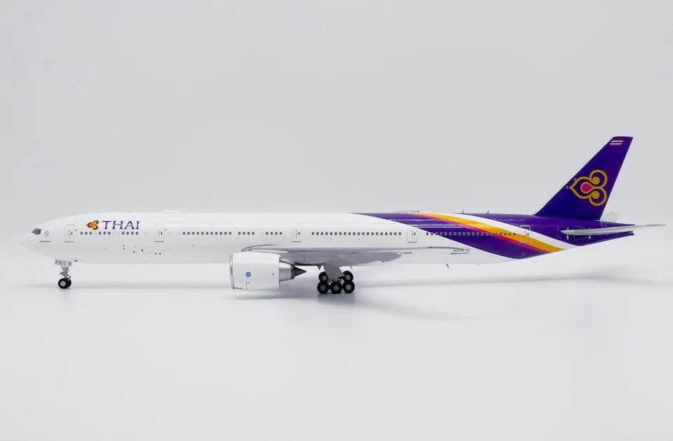 1/200 Thai Aiways Boeing 777-300ER Reg: HS-TTC with Stand