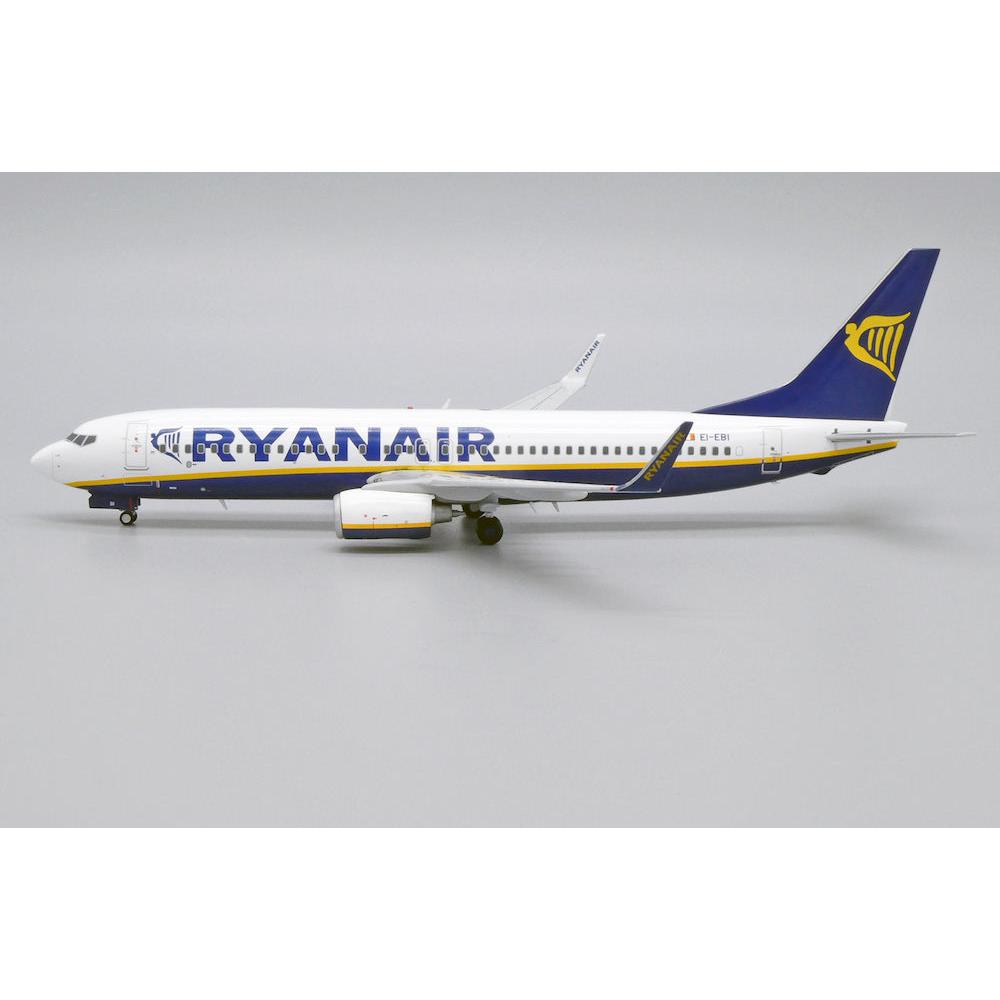 1/200 Ryanair Boeing 737-800 Reg: EI-EBI with Stand