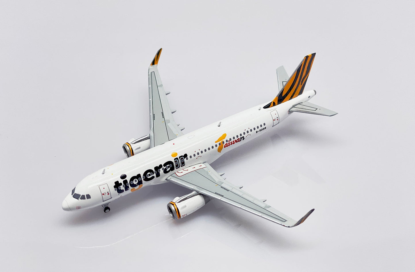 1/400 Tigerair Taiwan Airbus A320 Reg: B-50018 with Antenna