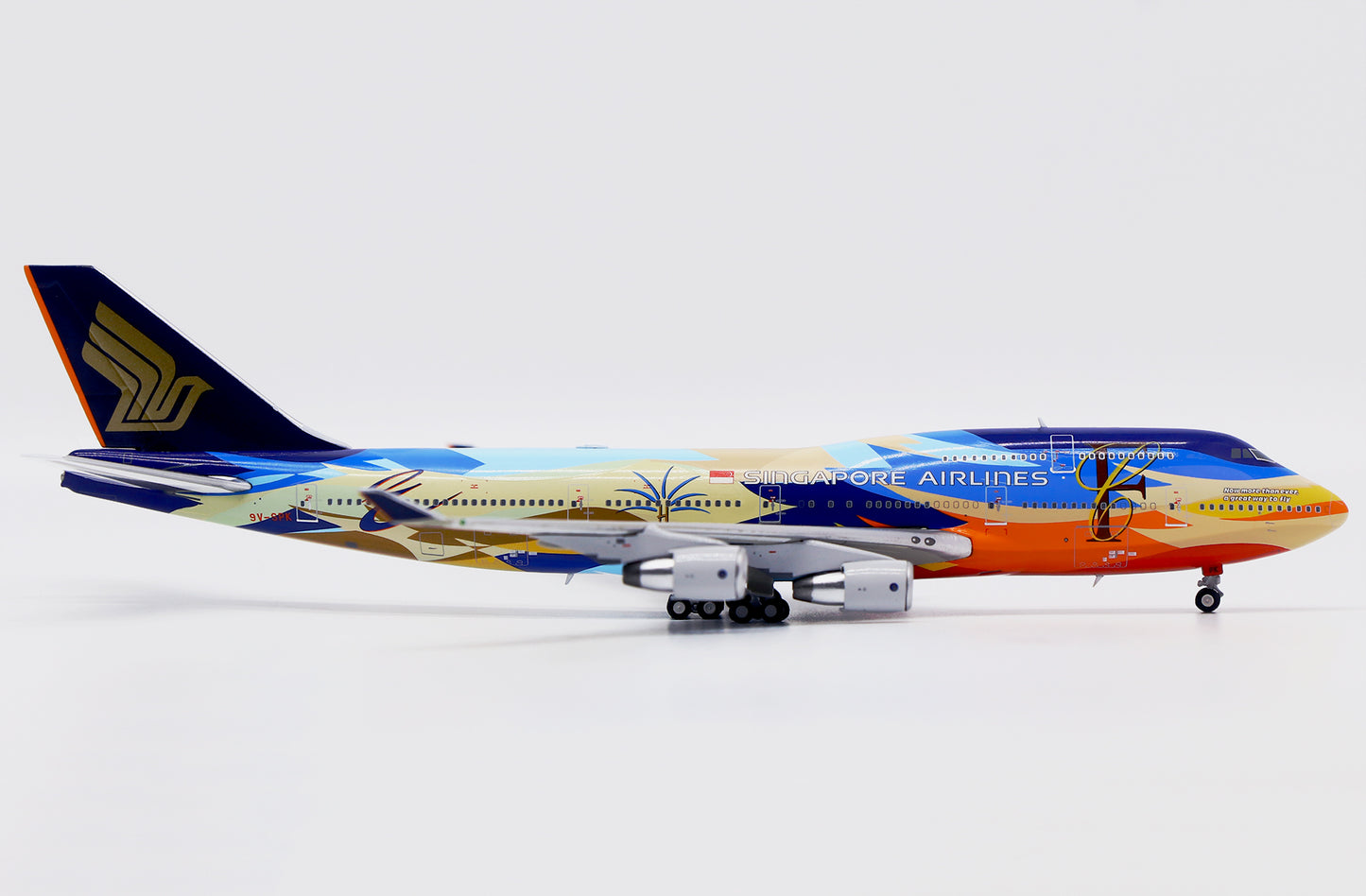 1/400 Singapore Airlines Boeing 747-400 "Tropical" Reg: 9V-SPK with Antenna