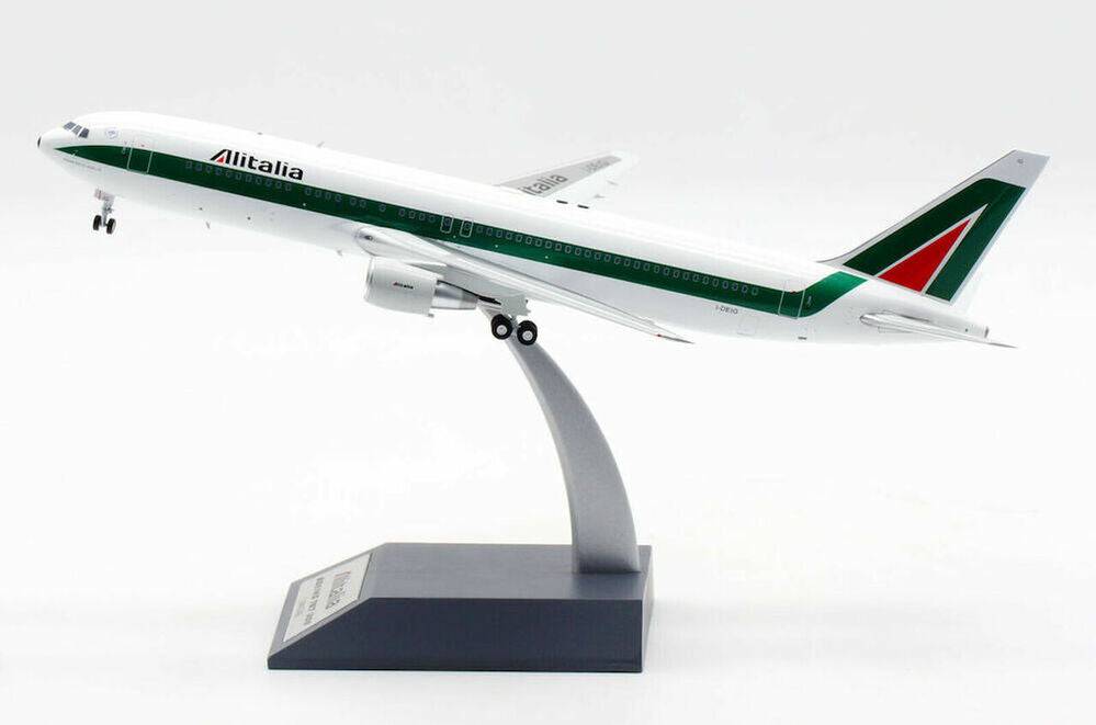 1/200 Alitalia MD-11I-DUPD w/Stand