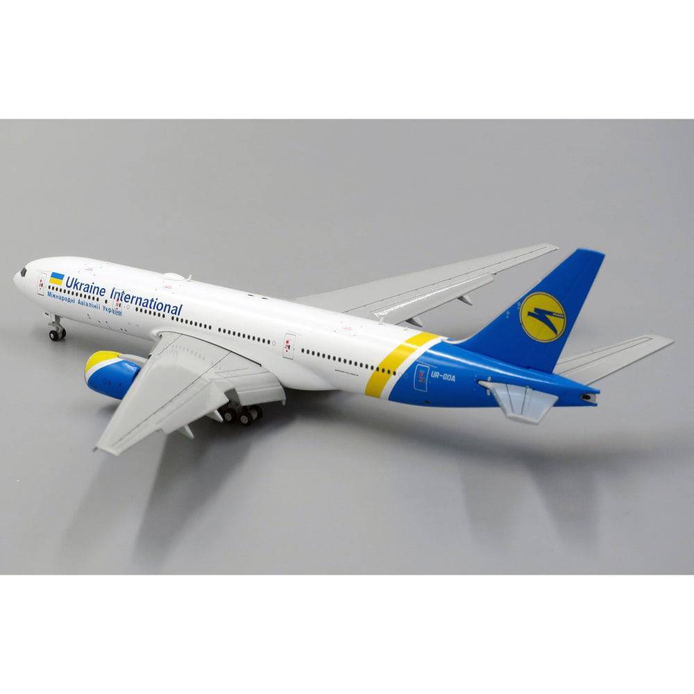 1/400 Ukraine Intl. AL UR-GOA Flaps Down