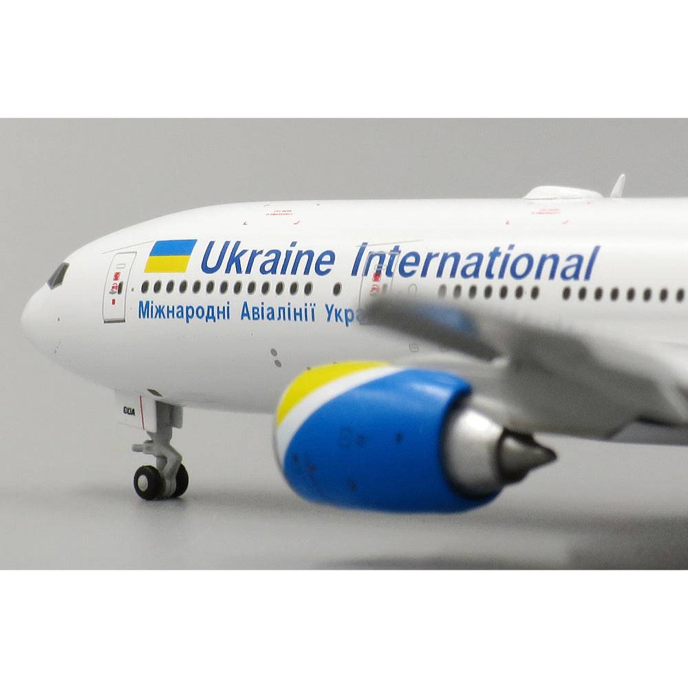 1/400 Ukraine Intl. AL UR-GOA Flaps Down