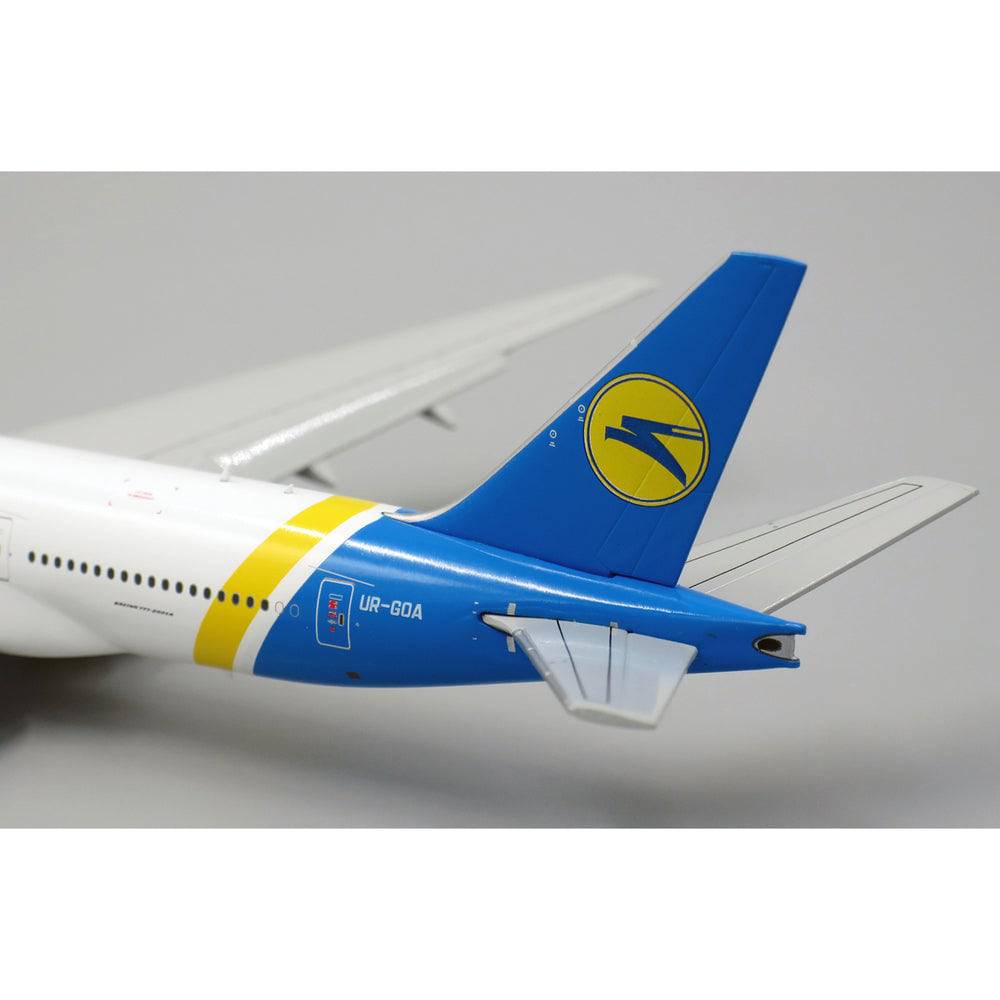 1/400 Ukraine Intl. AL UR-GOA Flaps Down