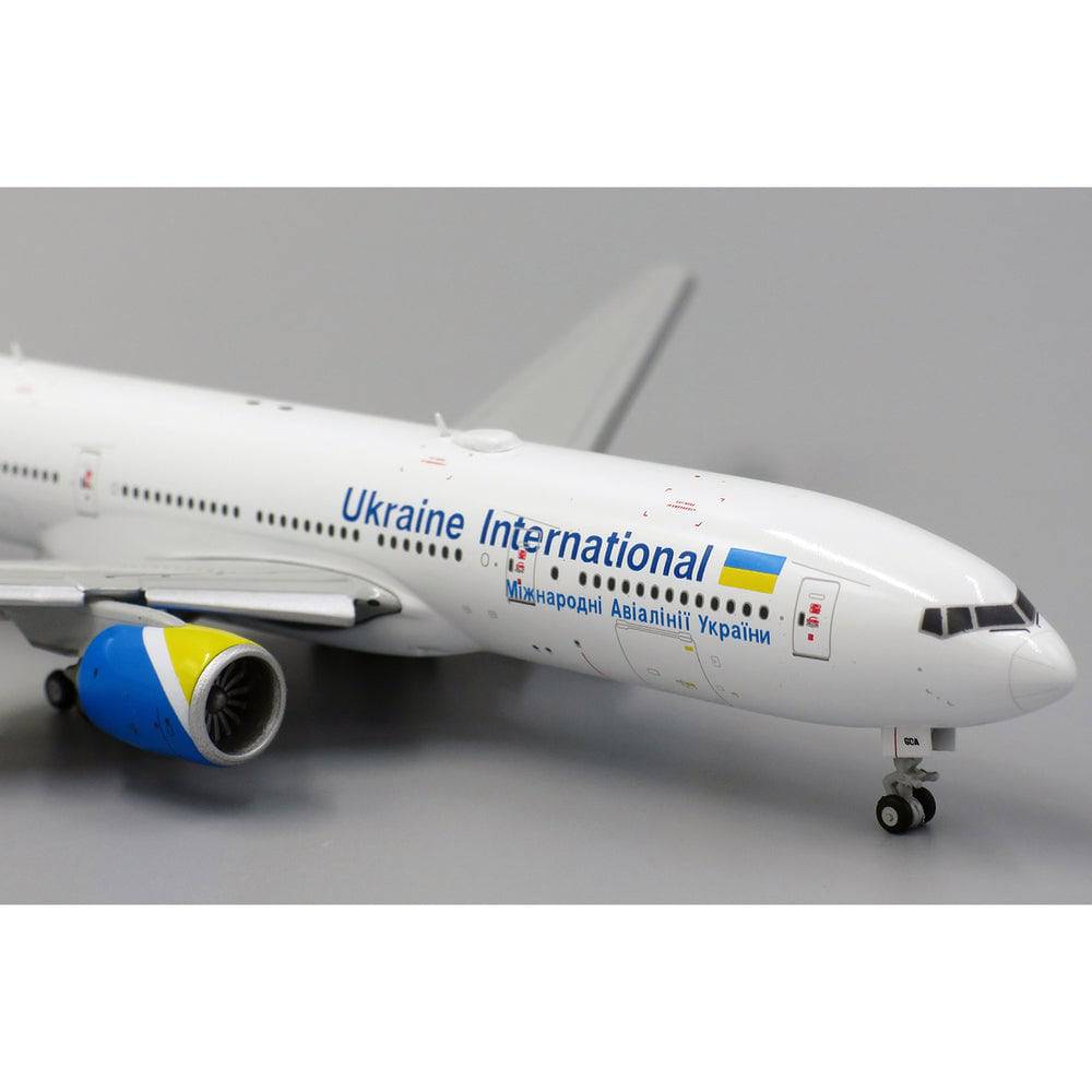 1/400 Ukraine Intl. AL UR-GOA Flaps Down