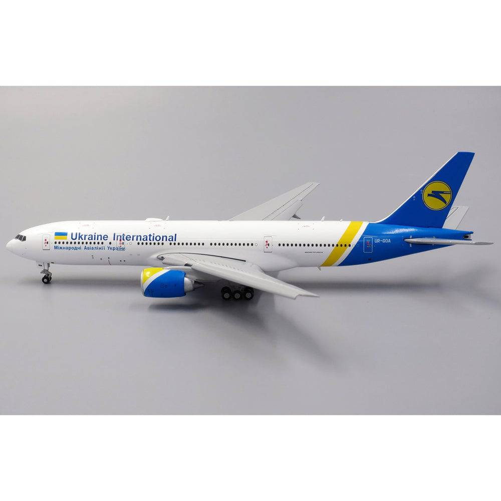 1/400 Ukraine Intl. AL UR-GOA Flaps Down