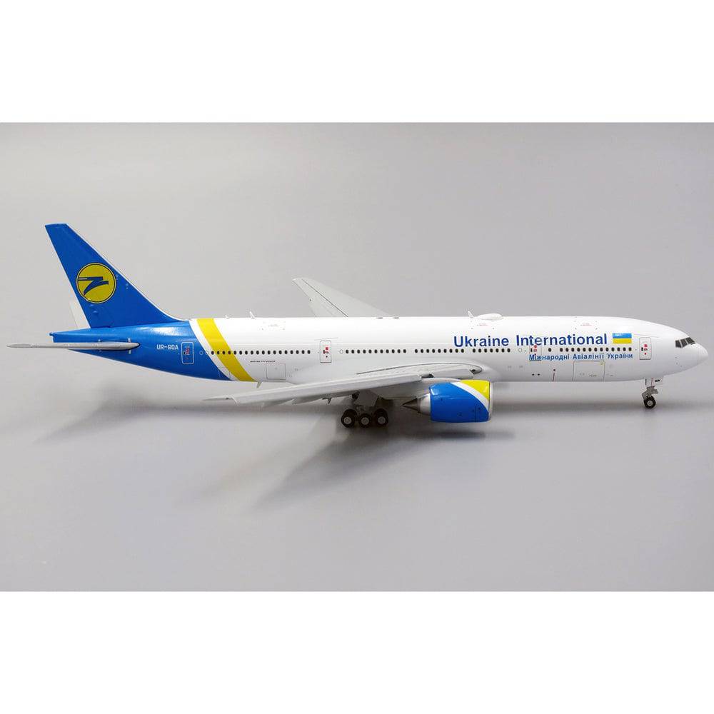 1/400 Ukraine Intl. AL UR-GOA Flaps Down