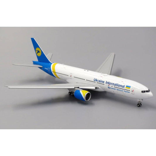 1/400 Ukraine Intl. AL UR-GOA Flaps Down