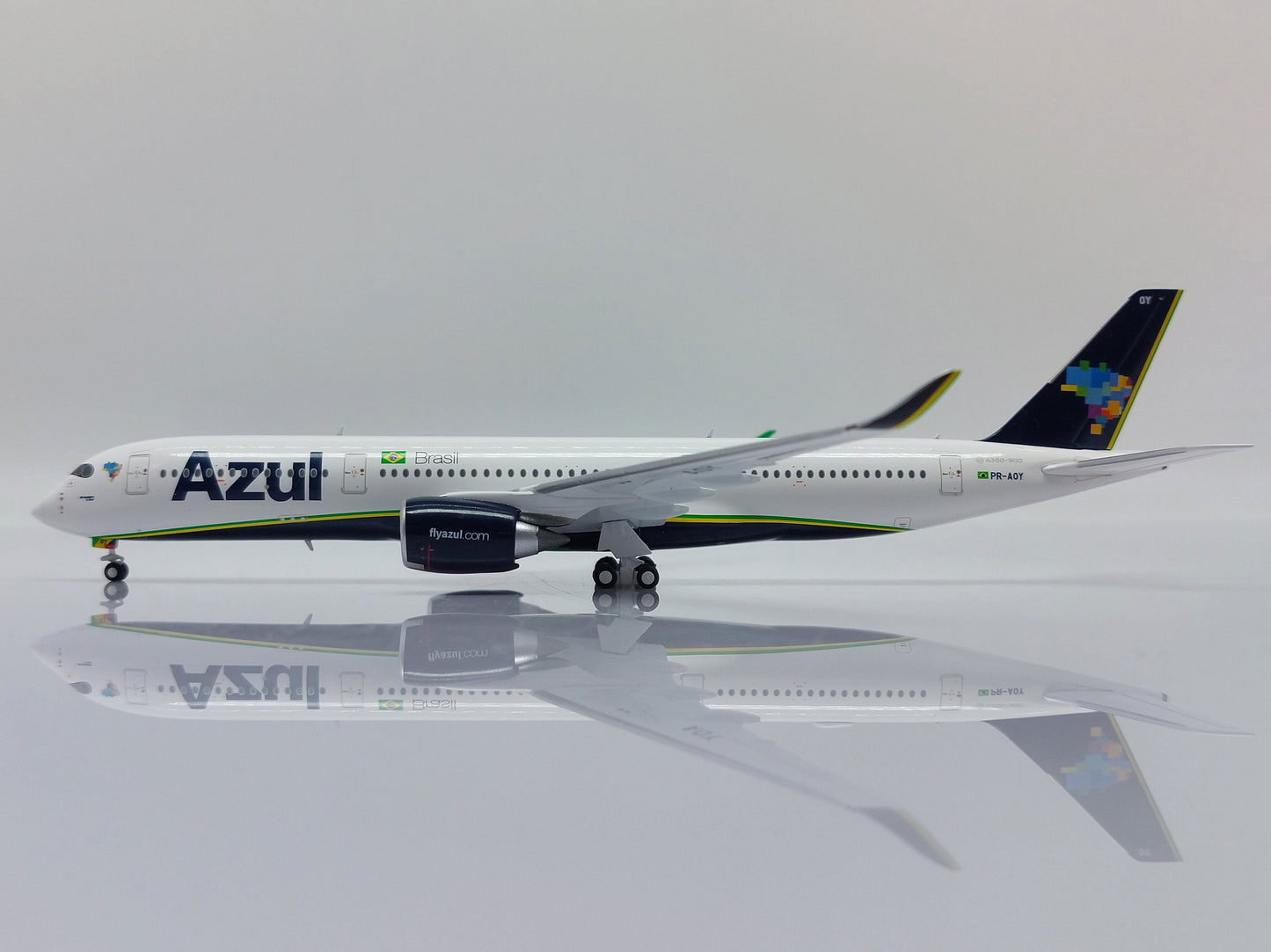 1/400 Azul A350-900 PR-AOY