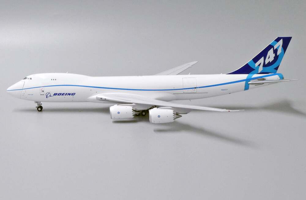 1/400 BOEING B747-8F (BLUE HOUSE LIVERY INTERACTIVE) N50217