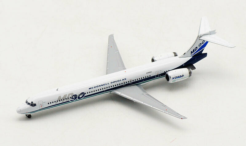 1/400 McDonnell Douglas MD-90  N901DC