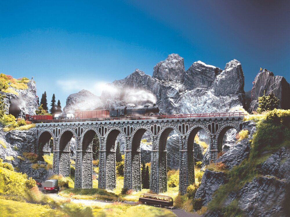 HO Quarrystone Viaduct