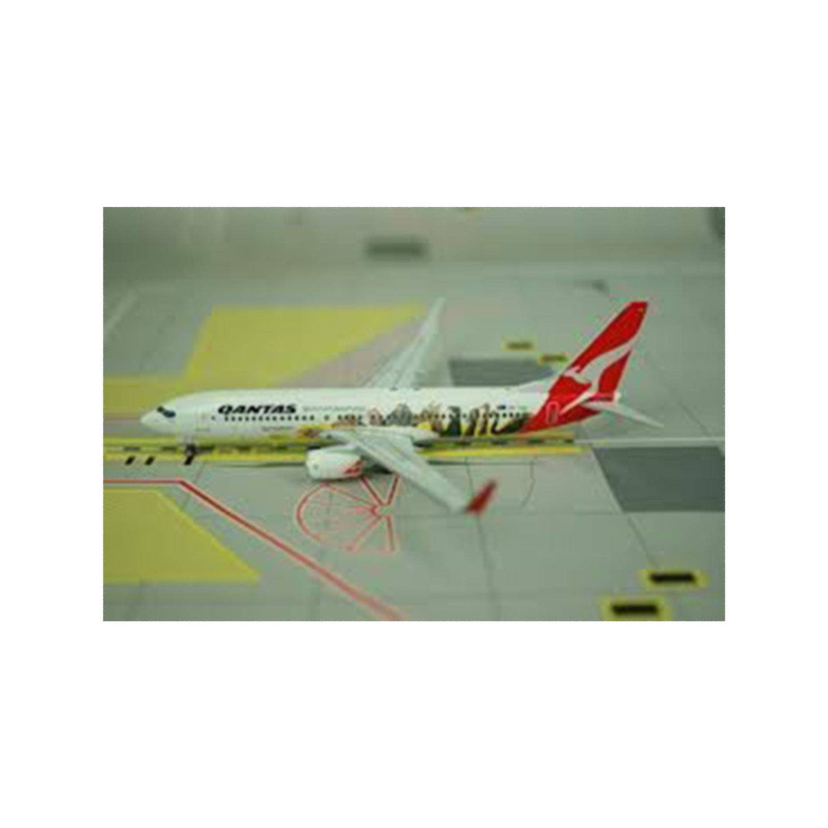Phoenix 1/400 B737-800 Qantas VH-VZD  - Optus... -