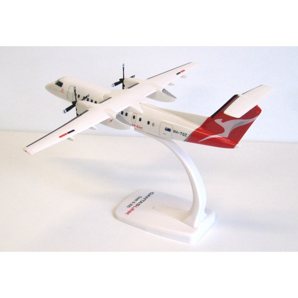 1/100 QantasLink Dash 8-300