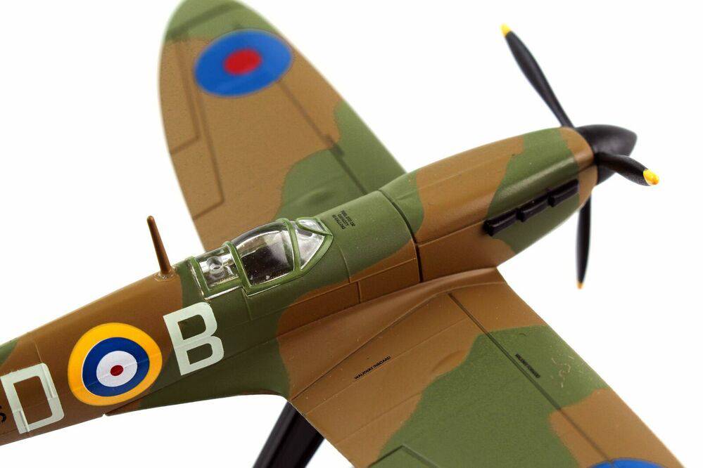 1/93 Spitfire Mk II  RAF Tangmere Wing P7966 Douglas Bader