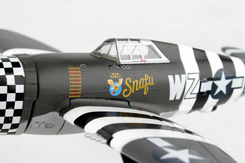 1/100 P-47D Thunderbolt  - Snafu -