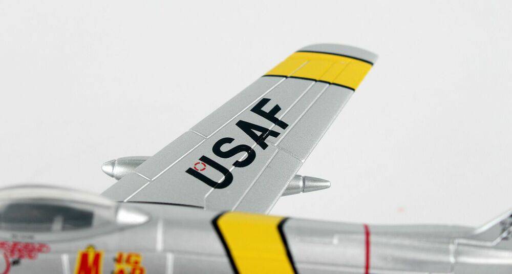 1/110 F-86 Sabre  - MIG MAD MARINE -