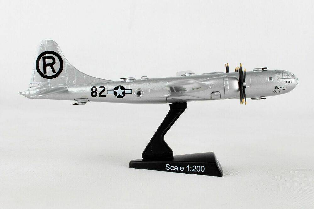 1/200 Boeing B-29 Superfortress iEnola Gay -