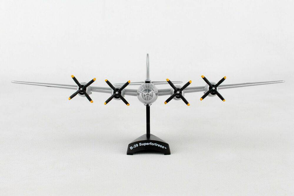 1/200 Boeing B-29 Superfortress iEnola Gay -