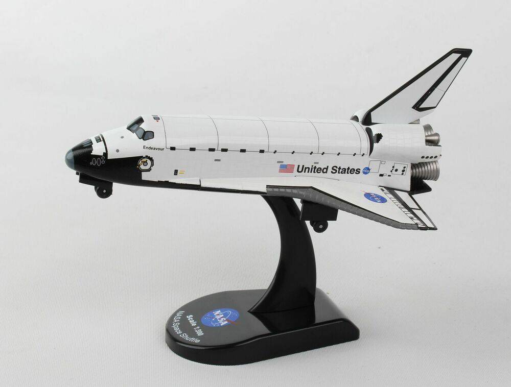 1/300 Space Shuttle Endeavor OV-105