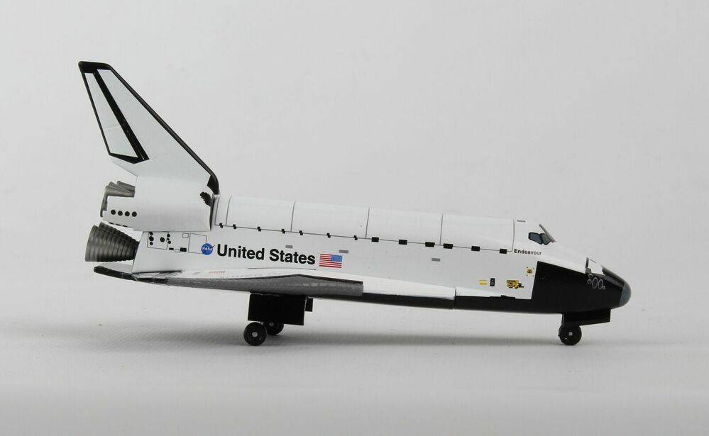 1/300 Space Shuttle Endeavor OV-105