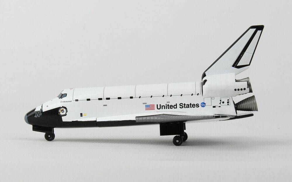 1/300 Space Shuttle Endeavor OV-105