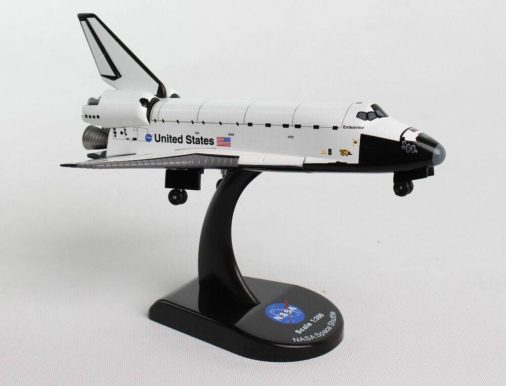 1/300 Space Shuttle Endeavor OV-105