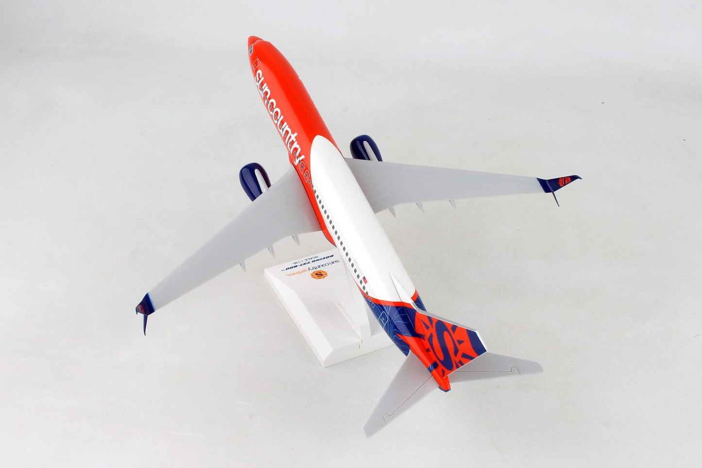 1/130 SUN COUNTRY B737-800 New Livery