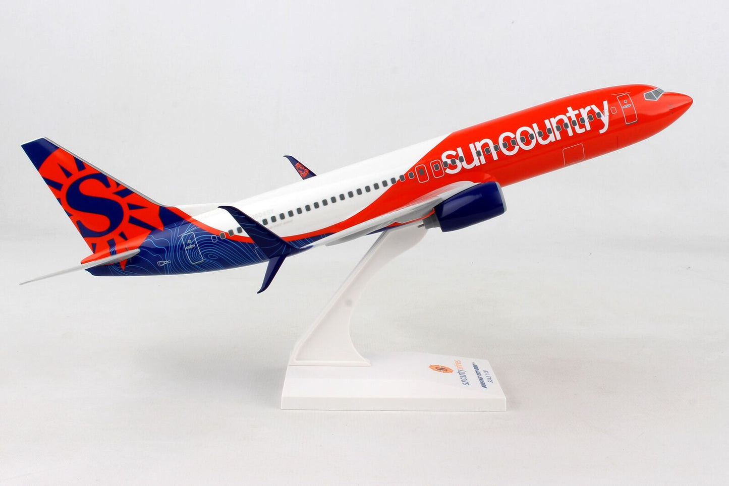 1/130 SUN COUNTRY B737-800 New Livery