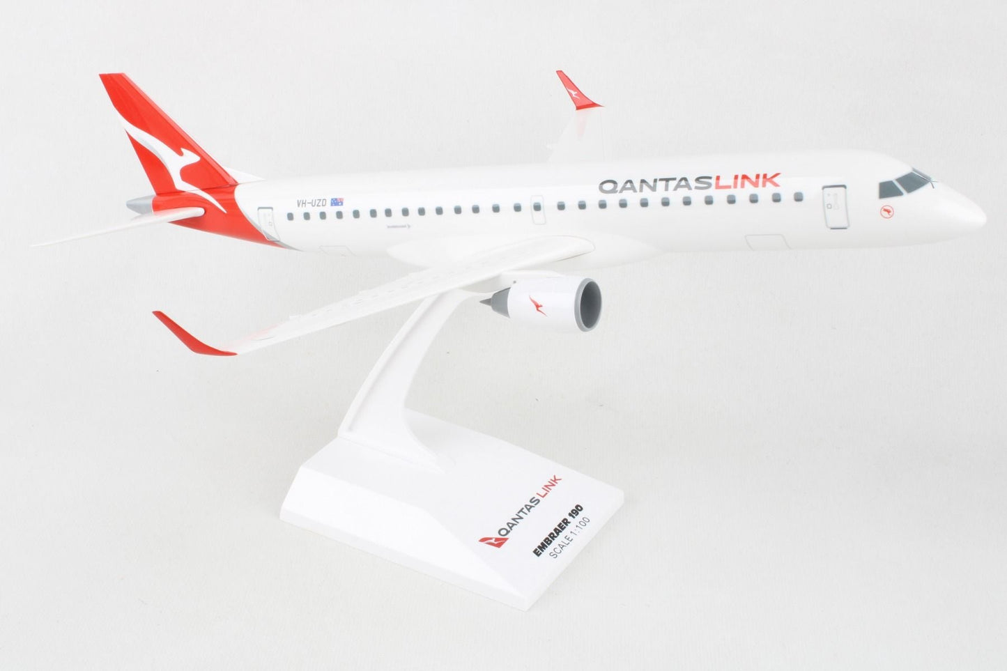 1/100 QANTAS E190