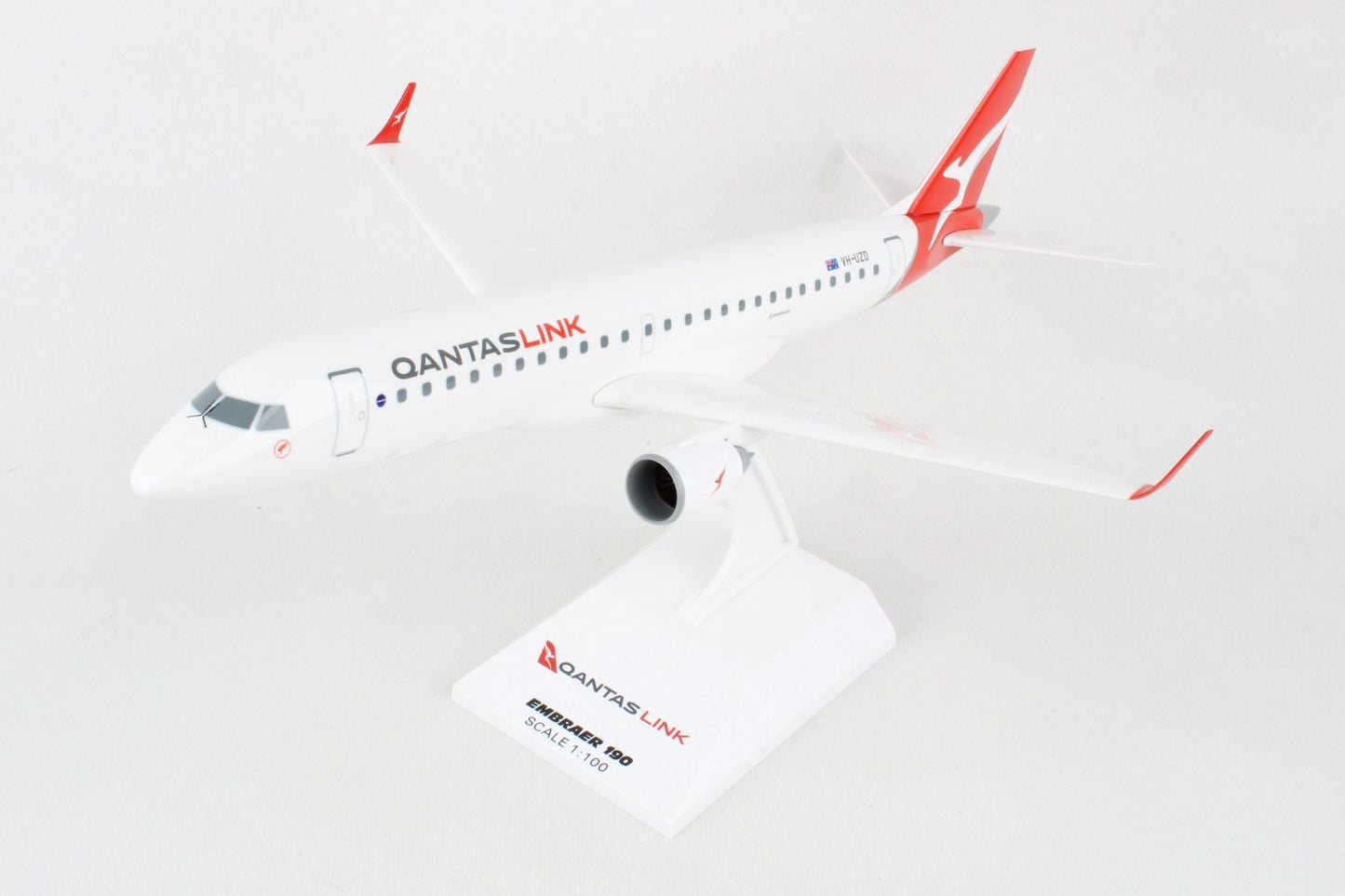 1/100 QANTAS E190