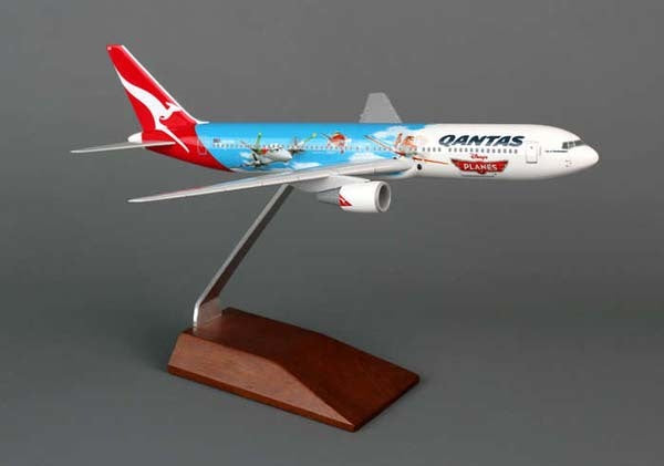 1/200 Qantas 767-300Disney (W/Stand)