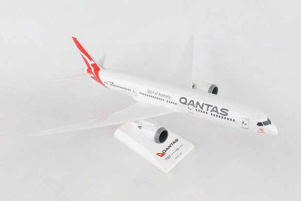 1/200 QANTAS B7879 New Livery