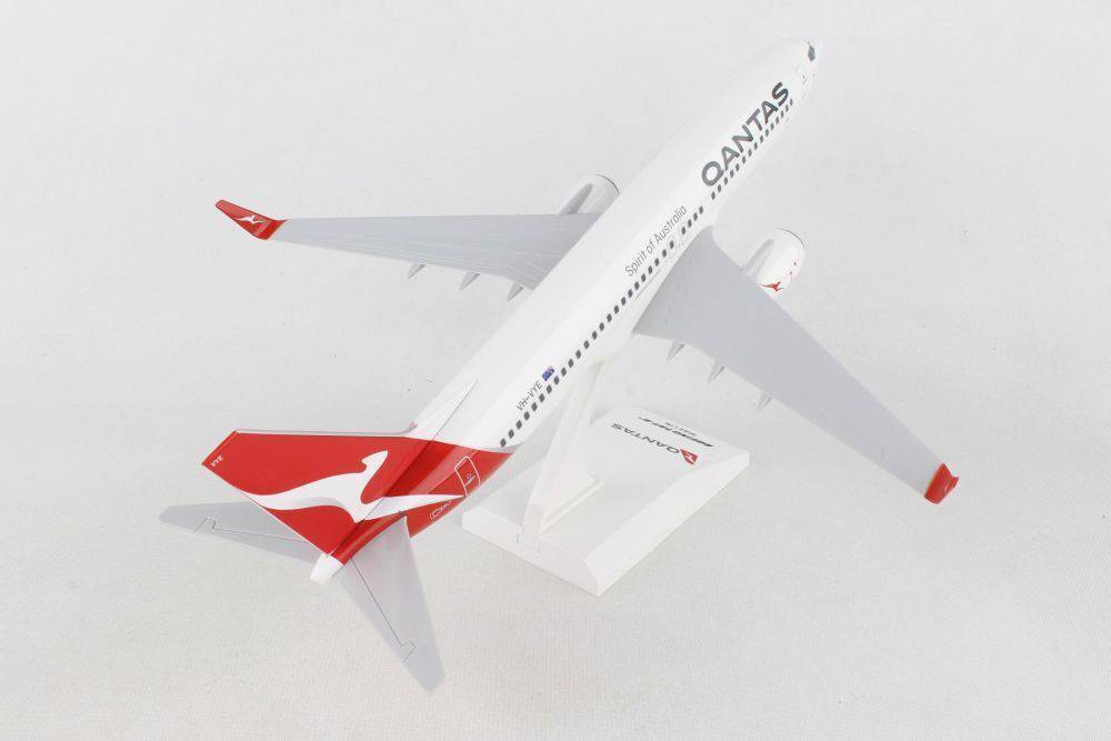 1/130 QANTAS B737-800 New Livery