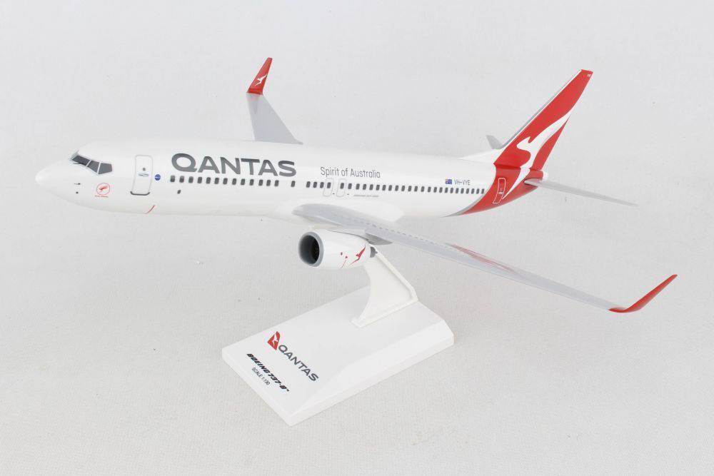 1/130 QANTAS B737-800 New Livery