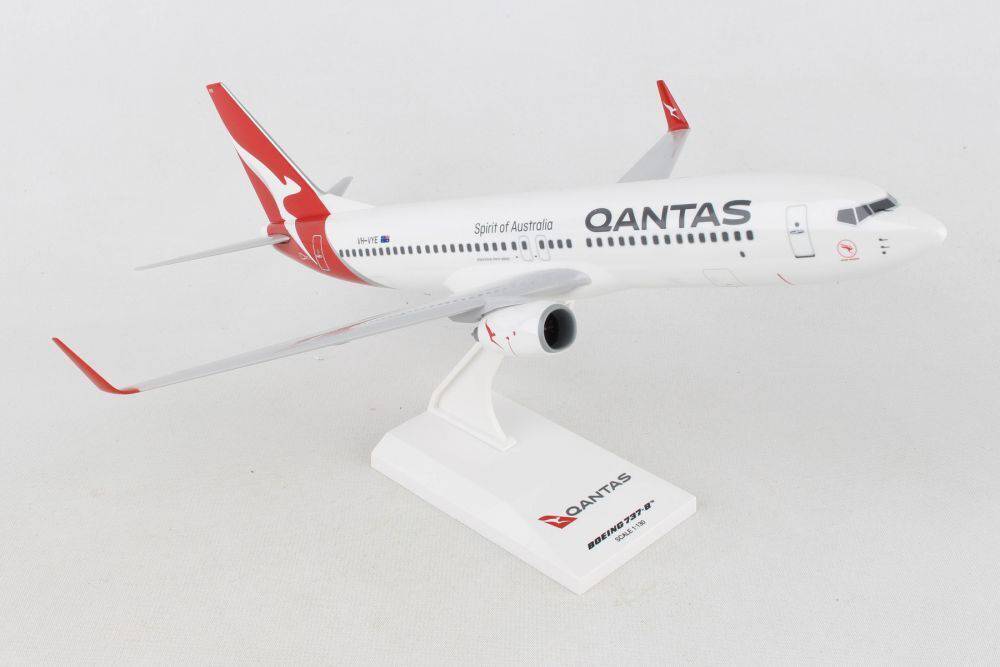 1/130 QANTAS B737-800 New Livery