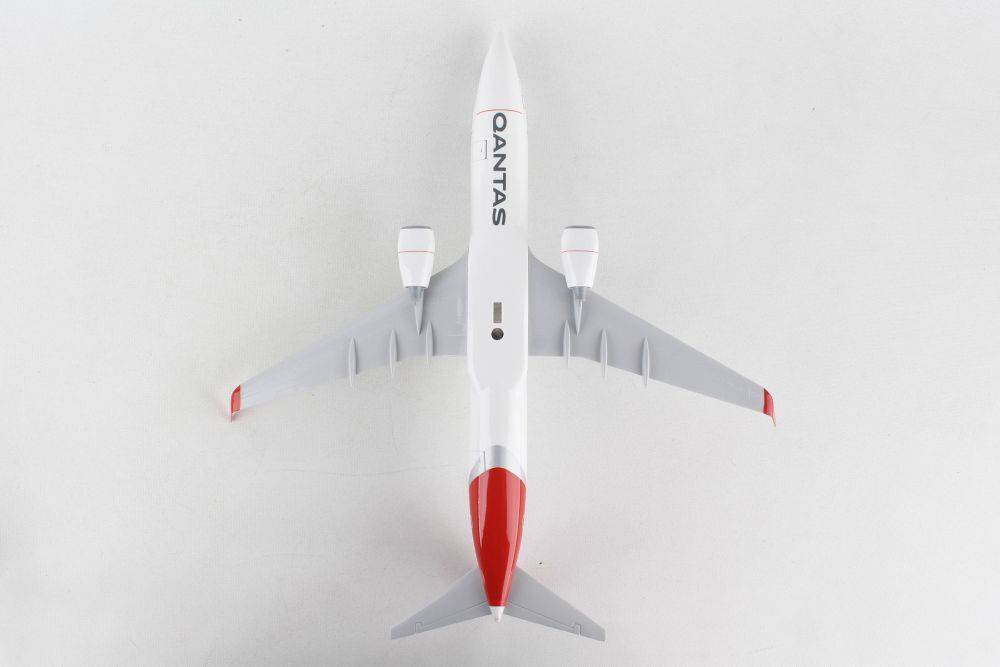 1/130 QANTAS B737-800 New Livery