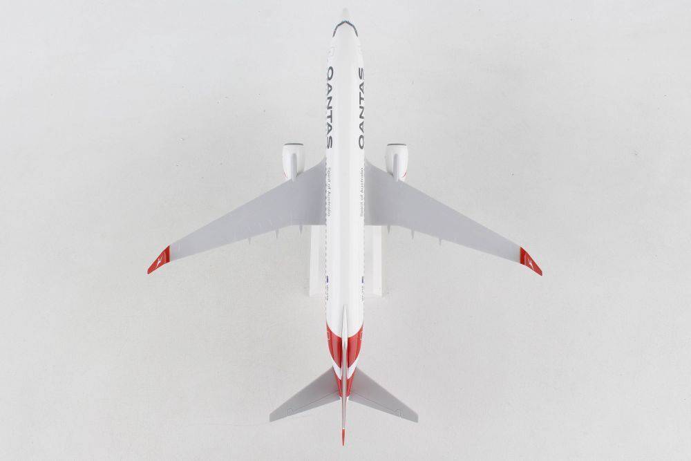 1/130 QANTAS B737-800 New Livery