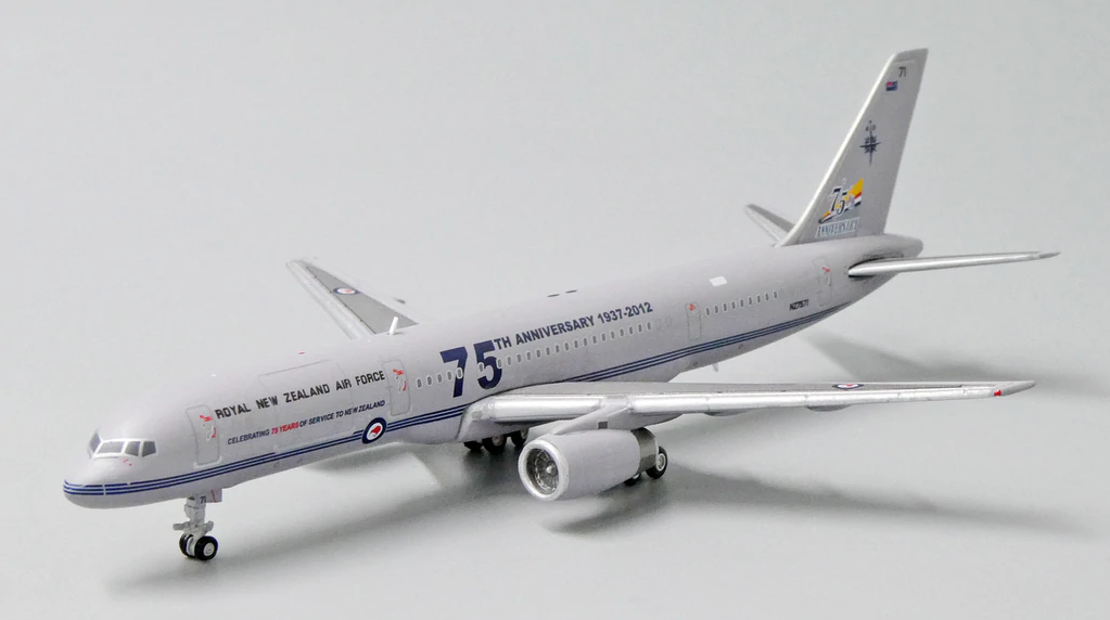 1/400 ROYAL NEW ZEALAND AIR FORCE B757-200 75th Anniversary -  NZ7571